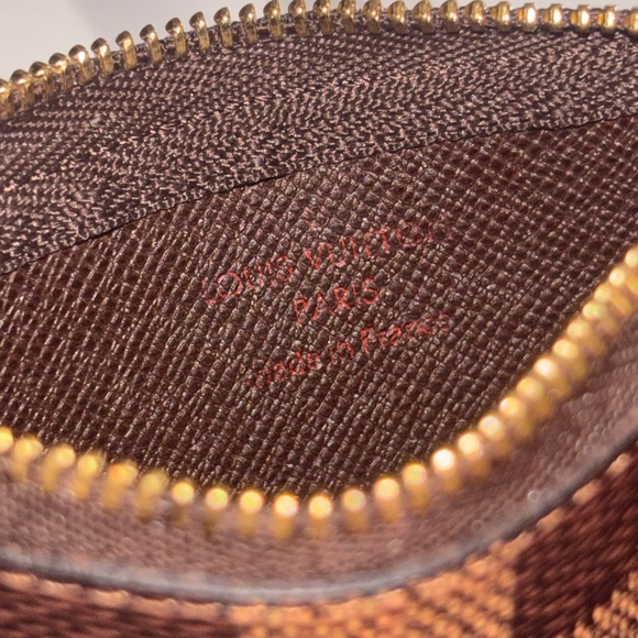 Louis Vuitton key pouch - Picture 9 of 11